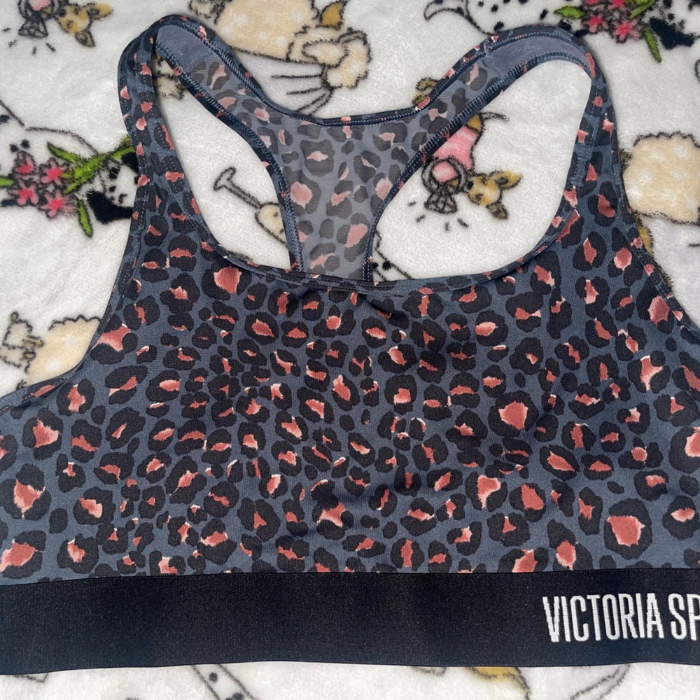 Victoria’s Secret medium LEOPARD PRINT SPORTS BRA 🖤